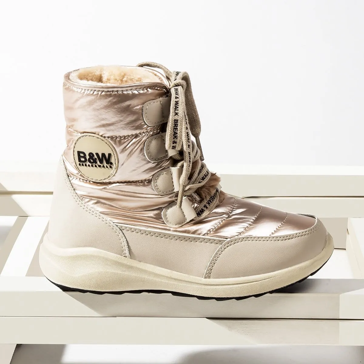 Boots Nilak Gold