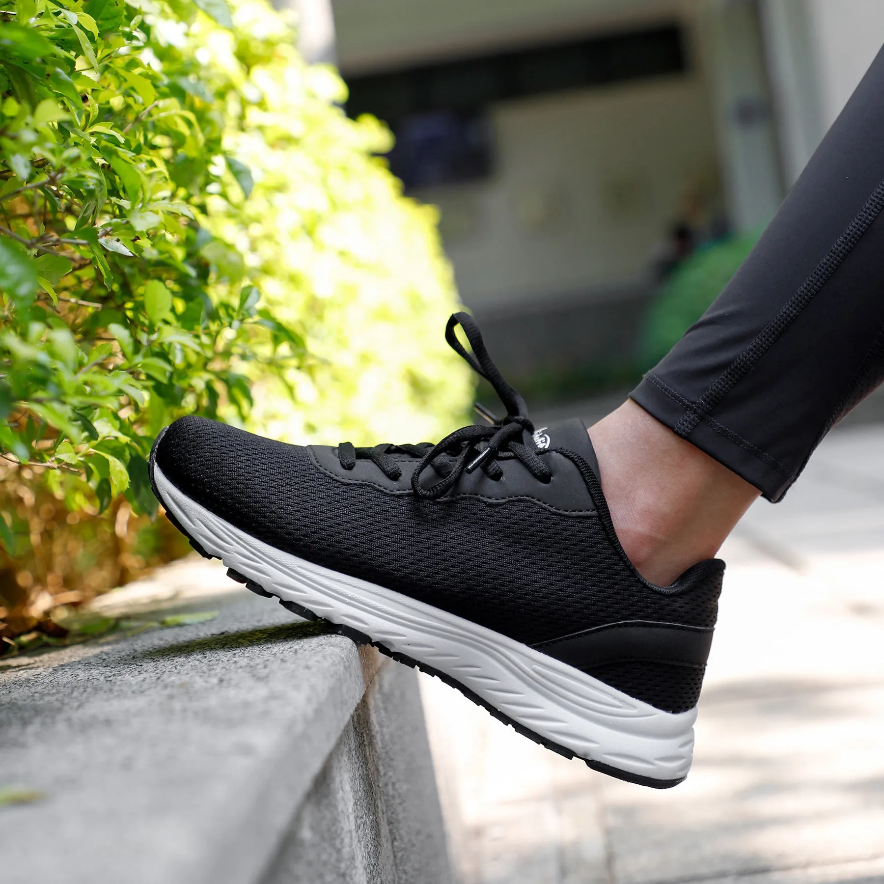 Knixmax Extra Wide Lightweight Men's Running Shoes for Flatfoot Black Sport Shoes with Wide Toe Box